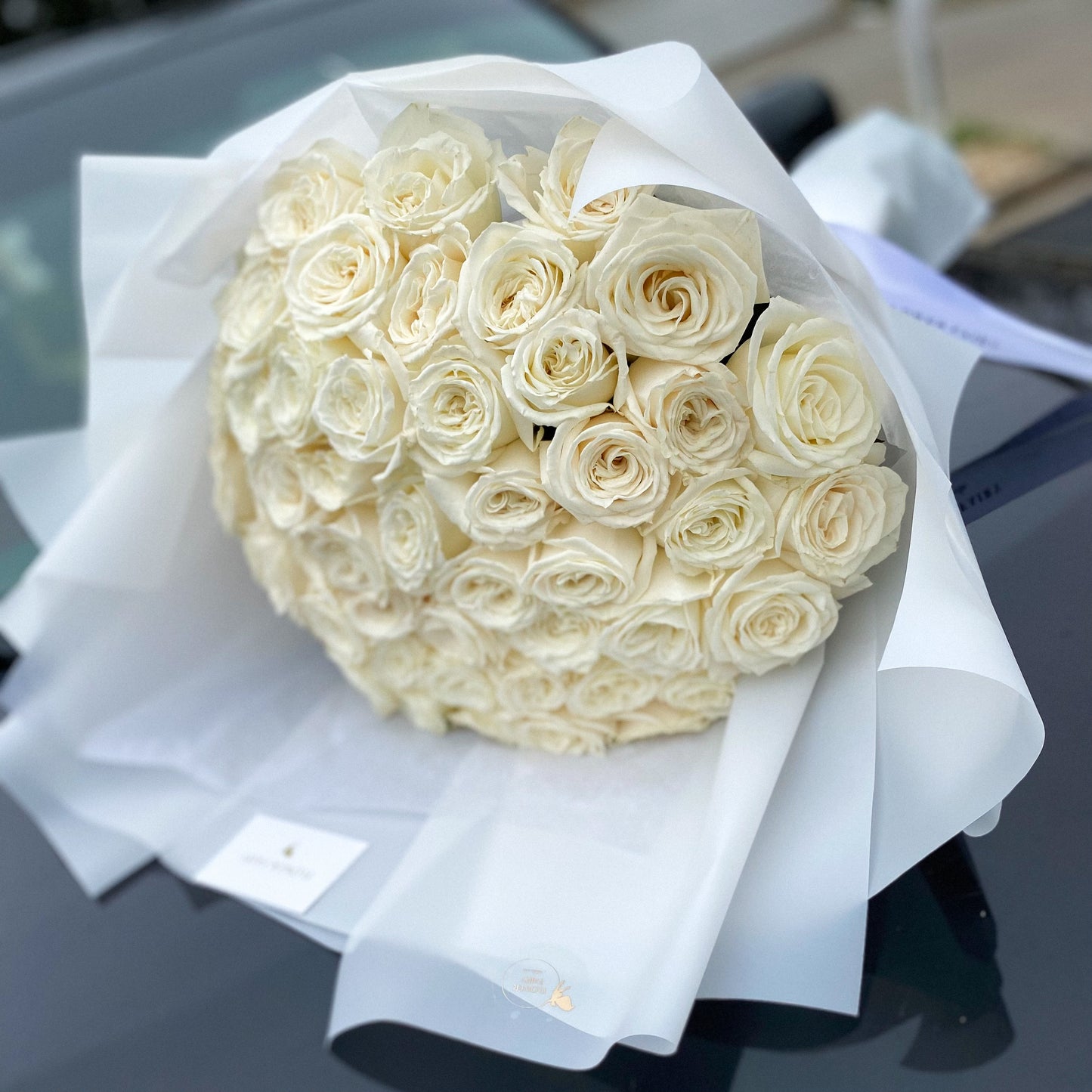 Lady in White 50 LONG STEM roses