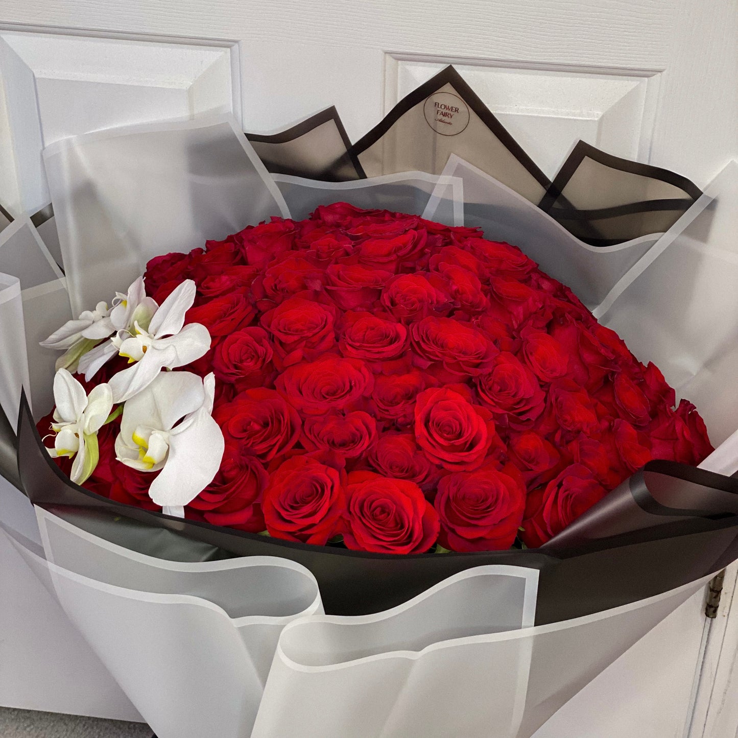 100 Red LONG STEM Roses &Orchids ( at the picture 100 roses)