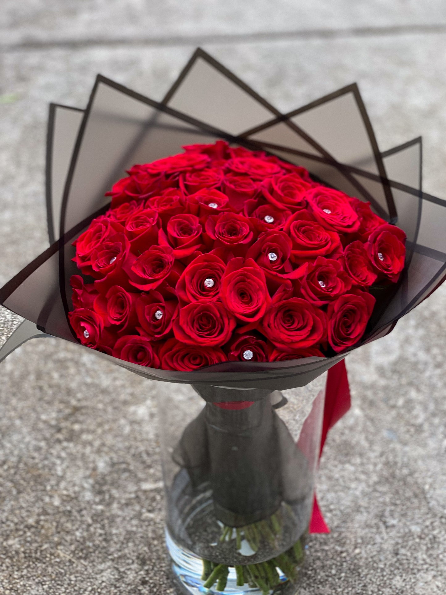 50 Lond stems roses with diamonds