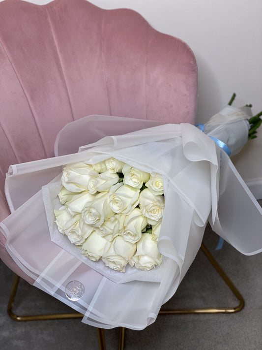 25 White LONG STEM Roses bouquet