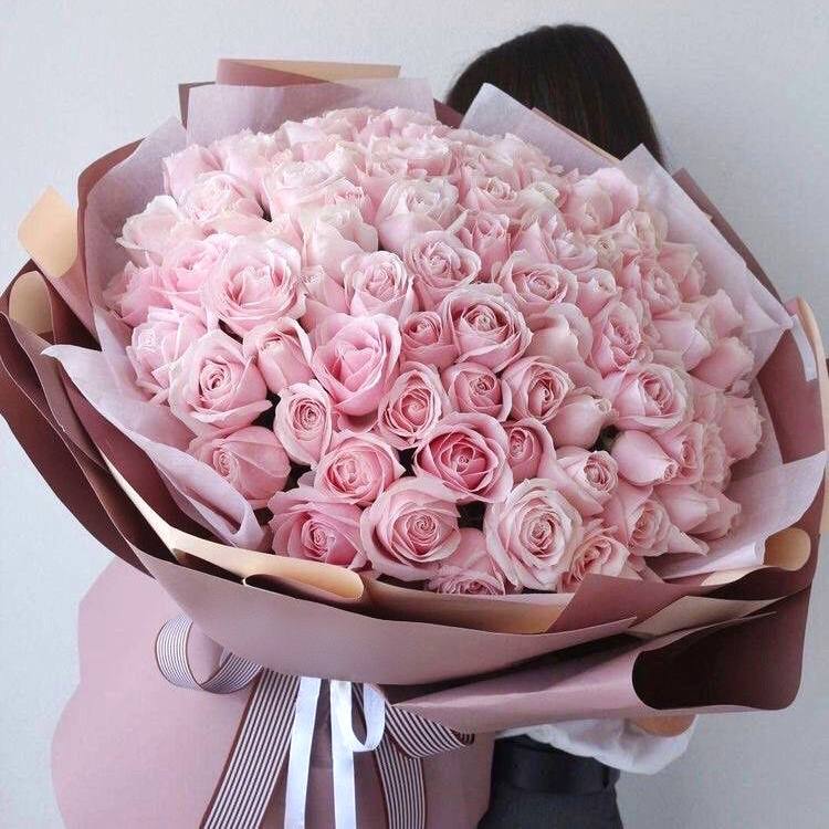 French Kiss (50-75-100 LONG STEM roses) on the picture 100 roses