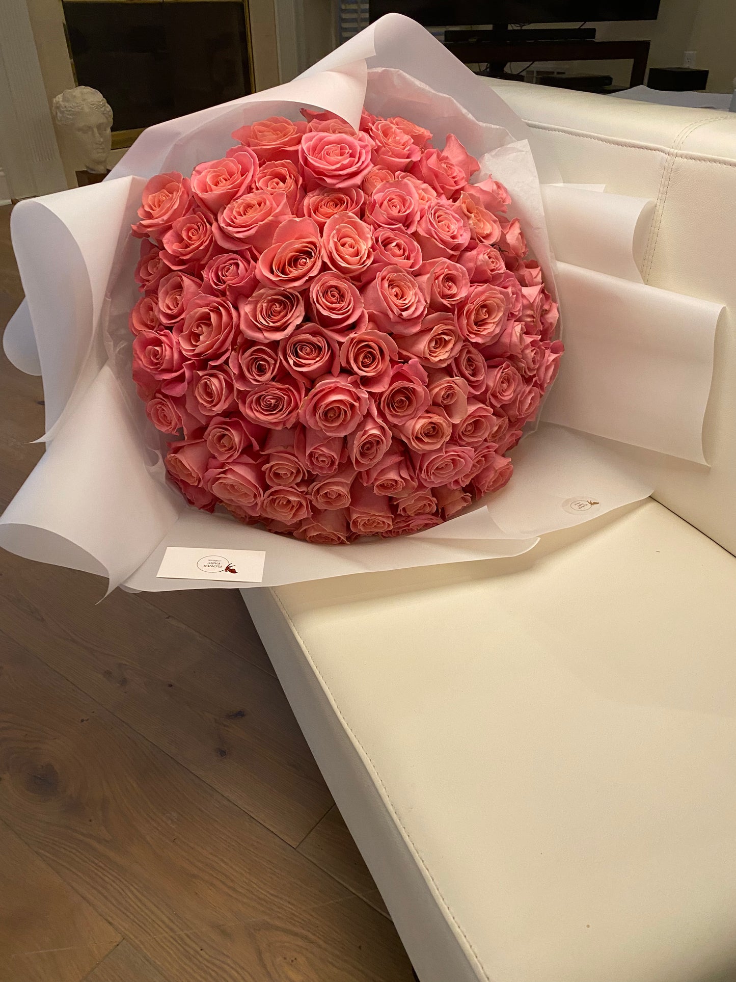 Princess (50-75-100 LONG STEMS Roses) on the picture 50 roses