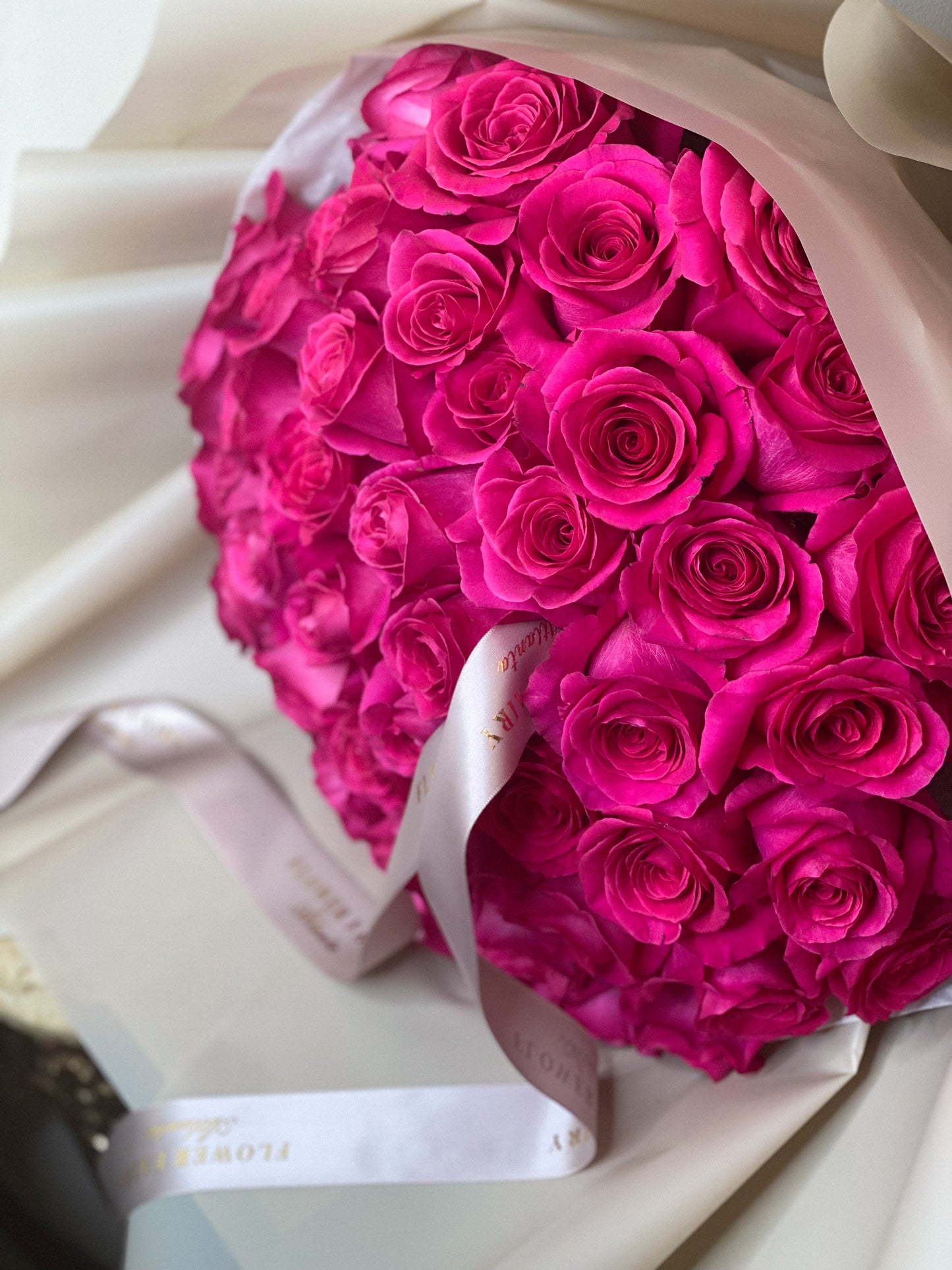 Jessika (50-75-100  LONG STEM Roses) on the picture 50 roses