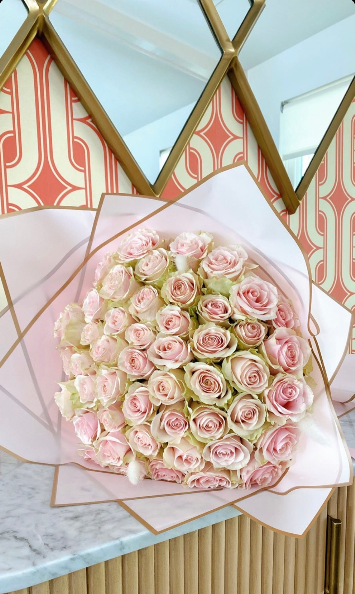 The Madam (50-75-100  LONG STEM Roses) on the picture 50 roses