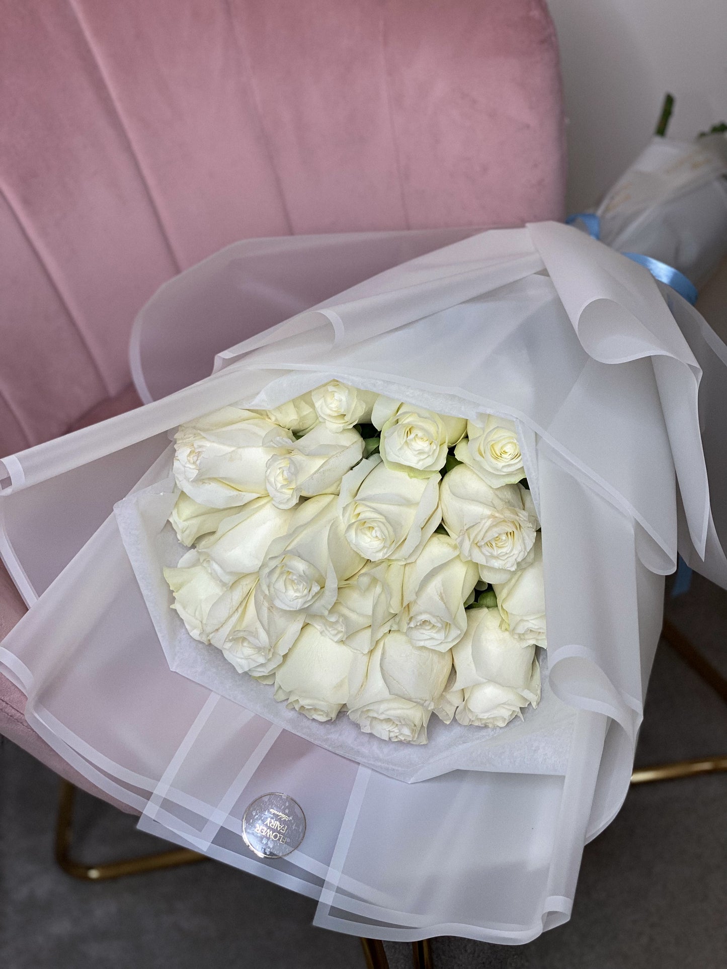 25 White  LONG STEM Roses  bouquet
