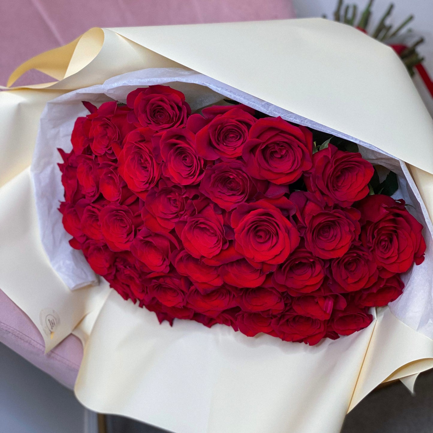 Nena(50-75-100 roses)on the picture 75 roses