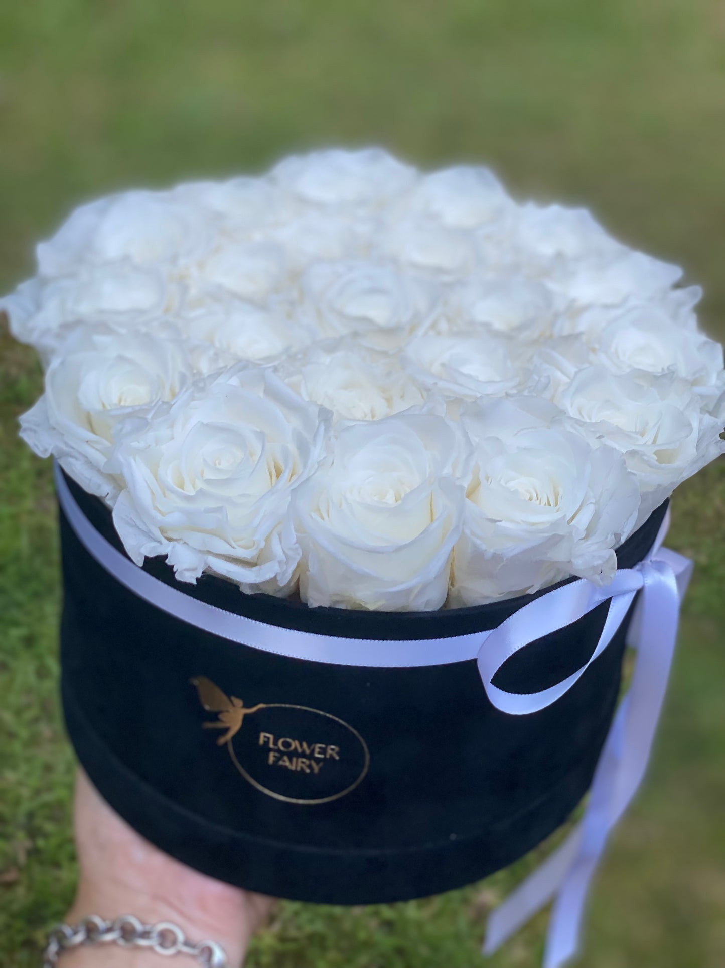 20  FOREVER LASTING ROSES IN A VELVET BOX